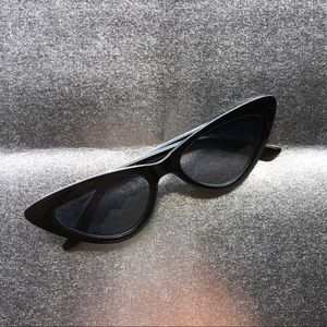 Black cat eye sunnies!